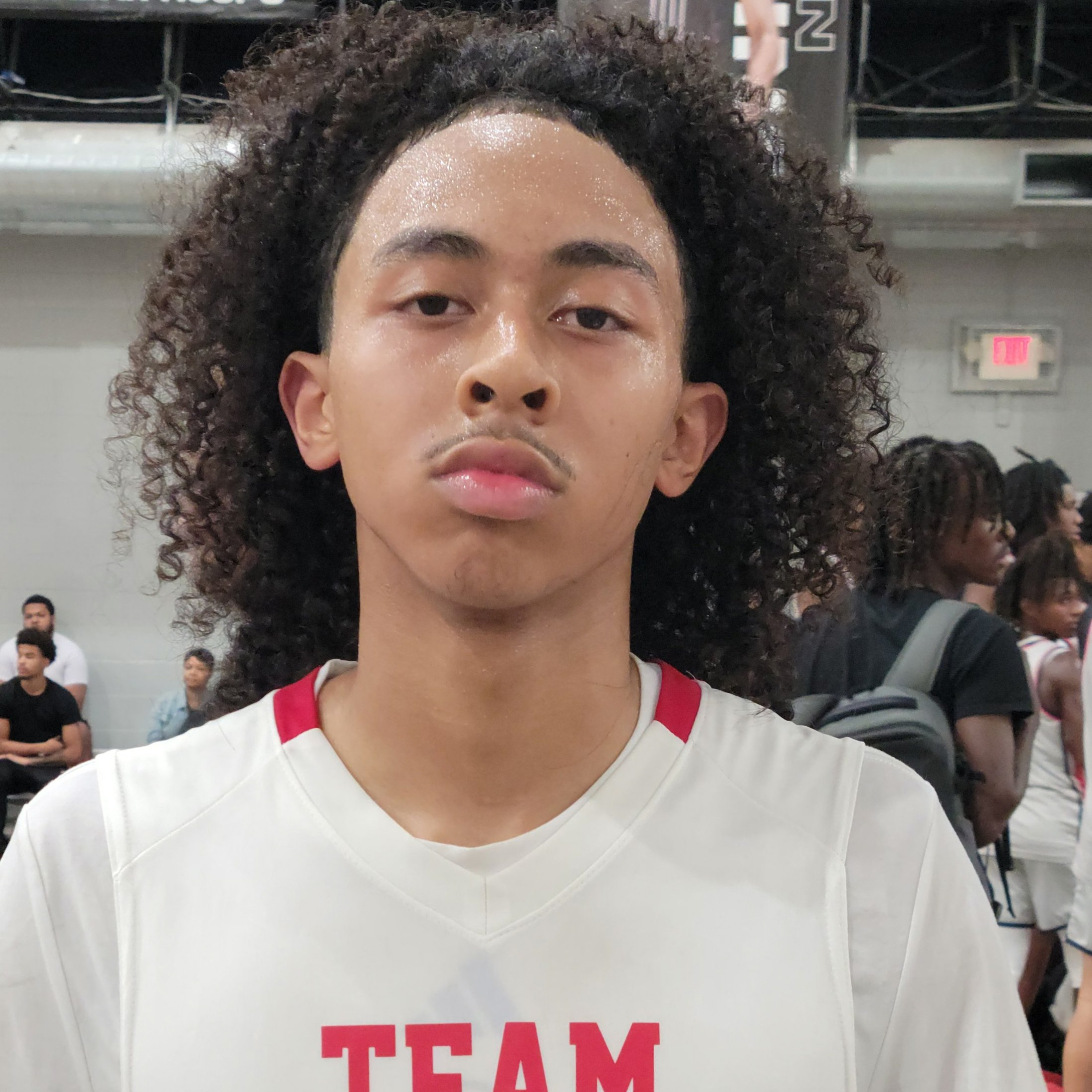 包含上海队经验丰富球员被誉为队内大腿，实力不可小觑的词条