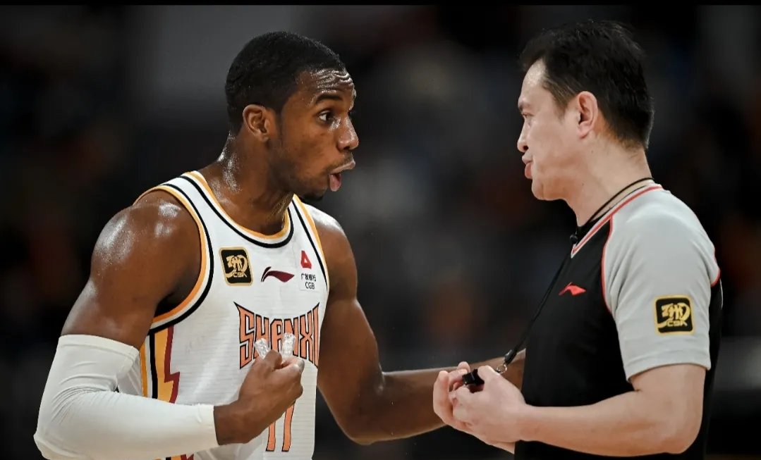 福建队全队失误频频，难以掌控比赛局势