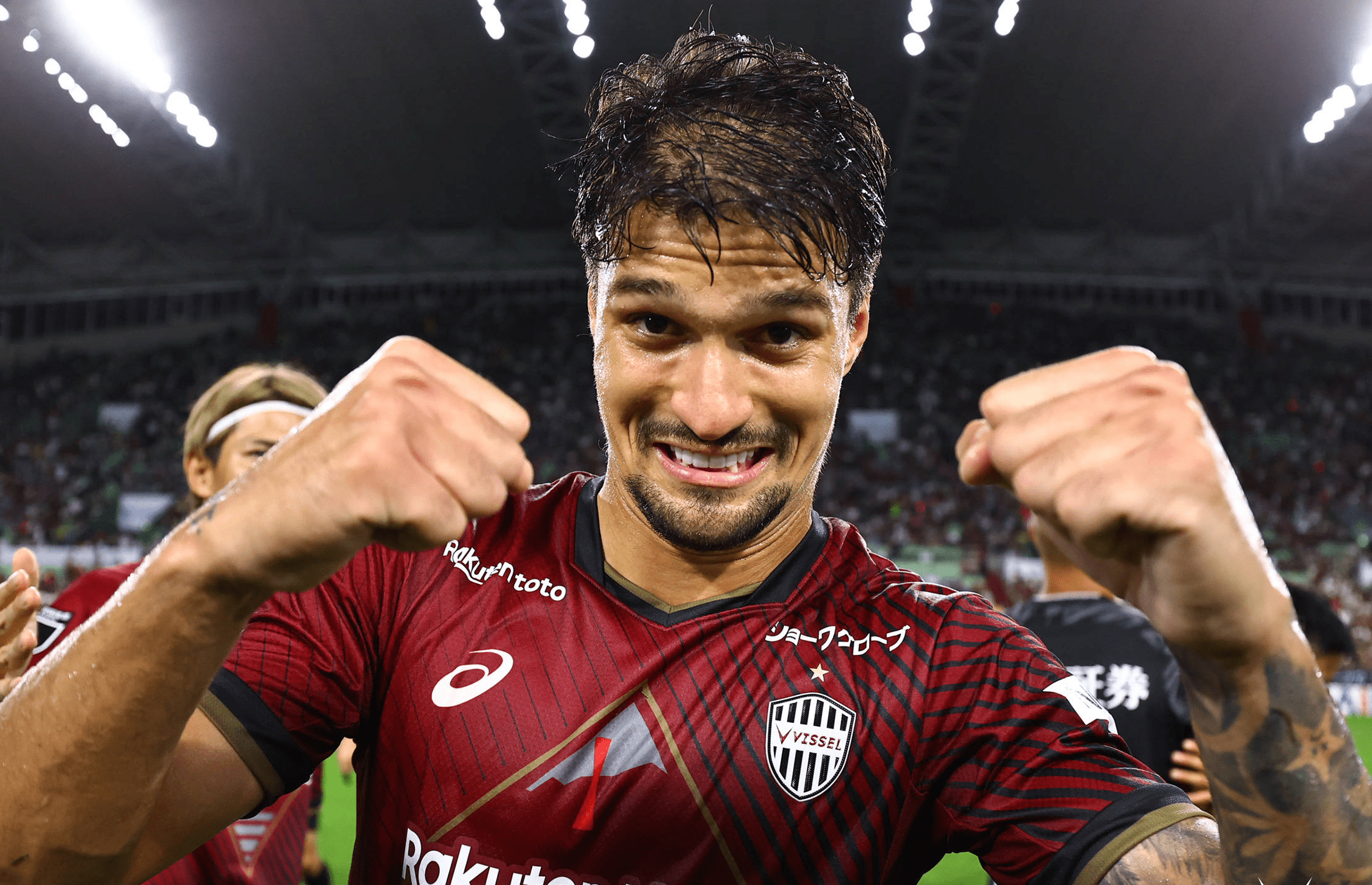 关于上海申花主场战胜深圳佳兆业，取得重要胜利的信息