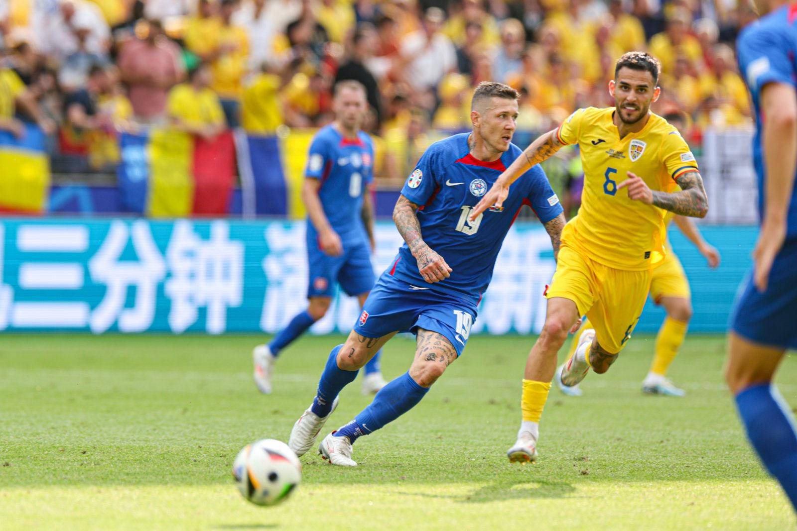 关于法国国家队-大胜阿尔巴尼亚，提前确保出线资格的信息