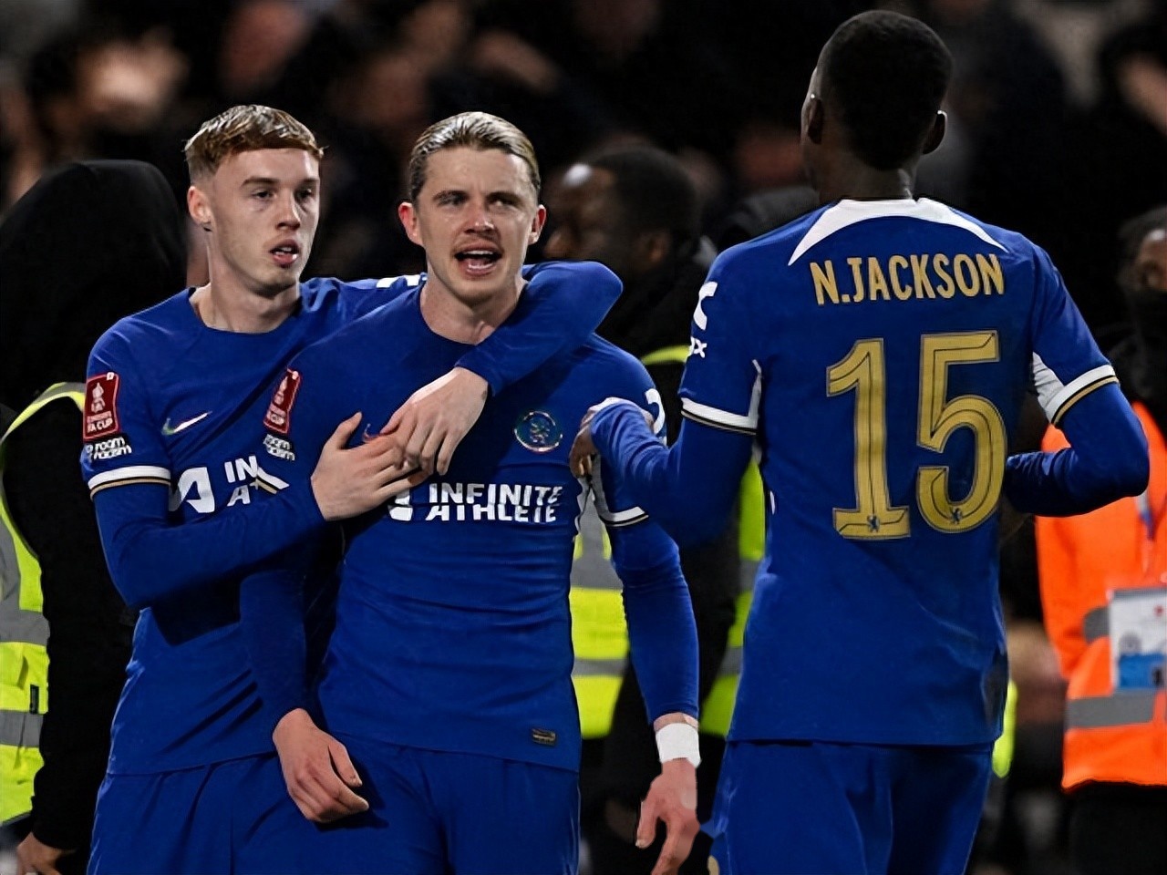 关于切尔西客场逼平阿斯顿维拉，争冠前景渐暗的信息